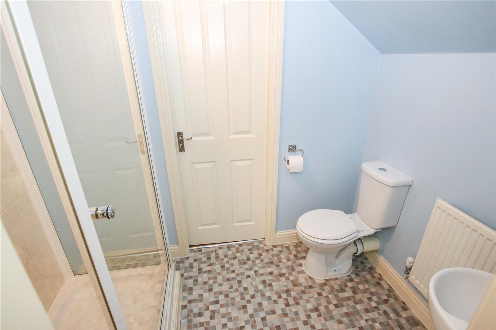 JACK AND JILL EN-SUITE SHOWER ROOM